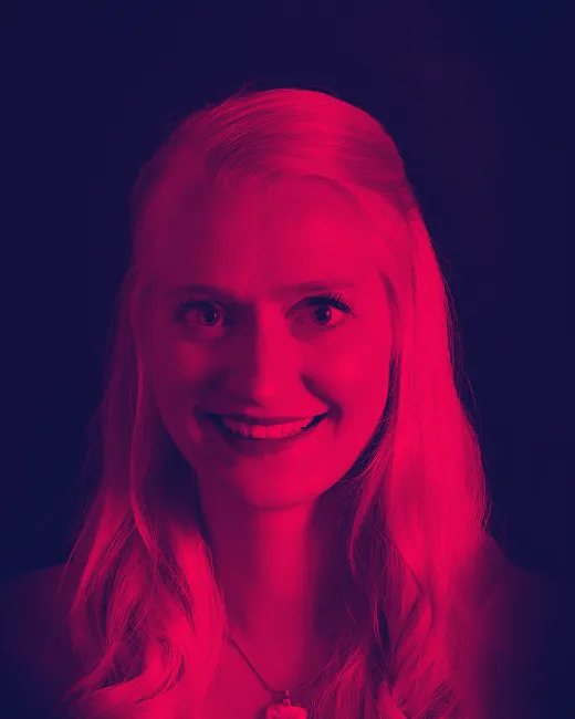 Portraitfoto von Laura Baecker, Director Account- & Partnermanagement bei pixolith