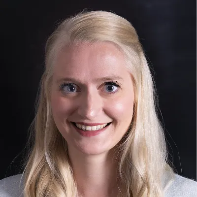 Portraitfoto von Laura Baecker, Director Account- & Partnermanagement bei pixolith